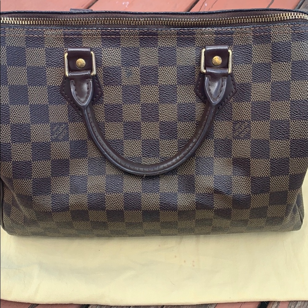 Speedy 30 DE with lock key and dust bag.